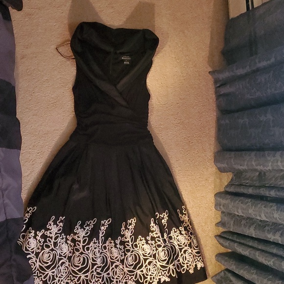 La Nouvelle Renaissance dress size 4 - Picture 3 of 5